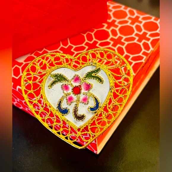 Vintage Gold Filigree and Enamel Floral Brooch - Picture 8 of 10